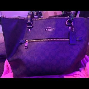 Coach Gallery Tote Purse(Also have matching double wristlet listed)
